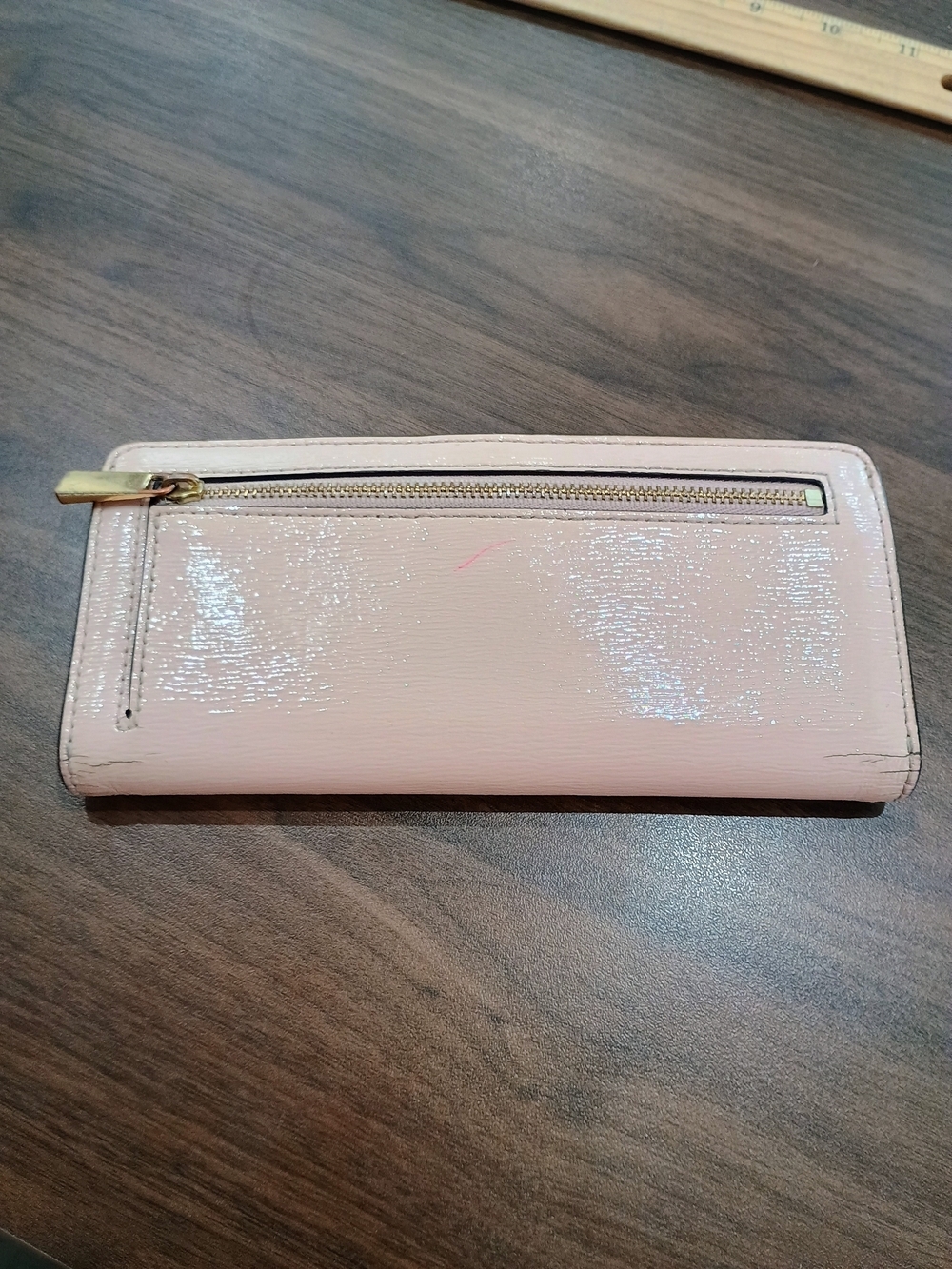 Tory Burch Patent Leather Zip Wallet in Light Cream with Gold Logo - Picture 3 of 12